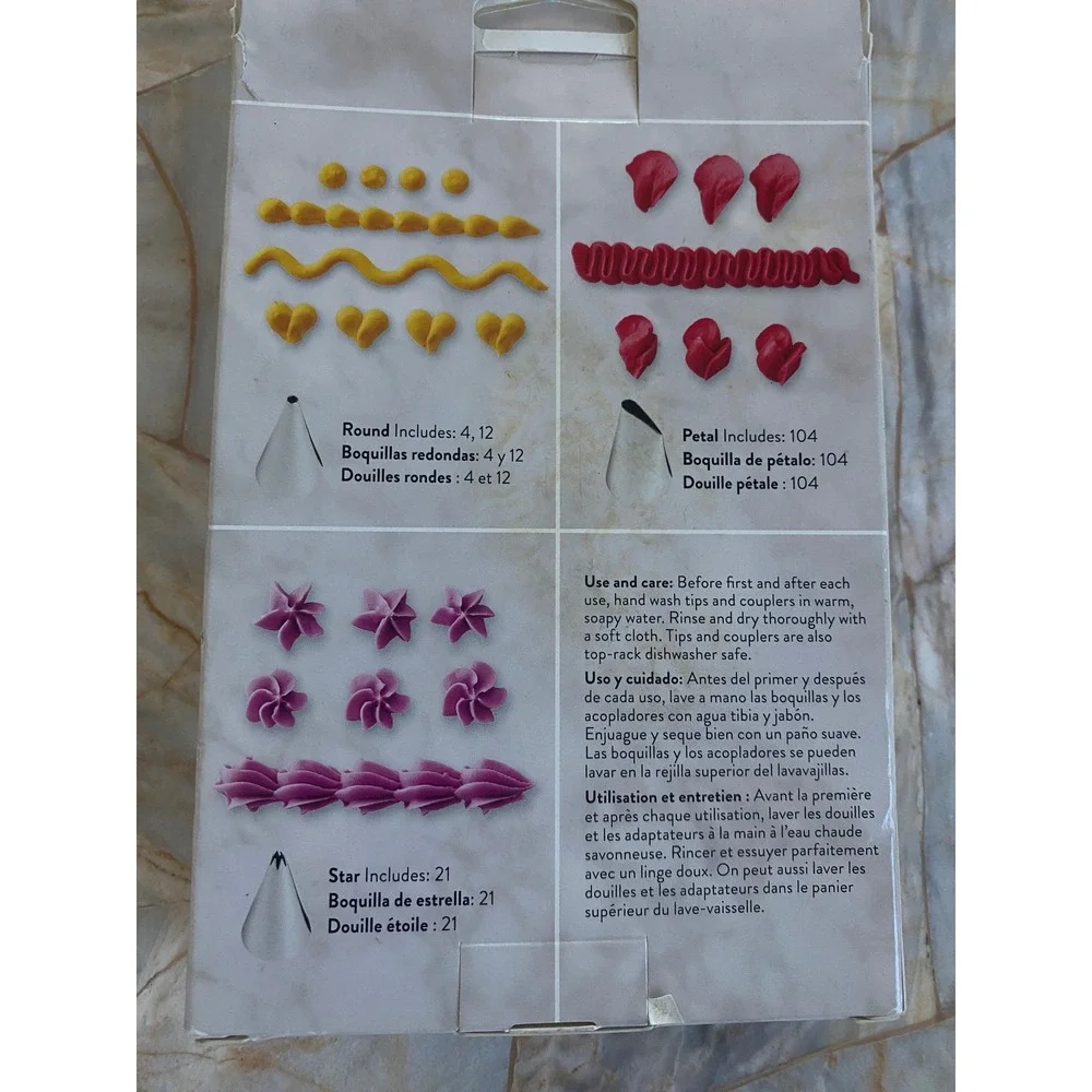 Wilton Cake Decorating Set 19pc‎ 4 Tips 12 Bags 2 Couplers Instruction Sheet